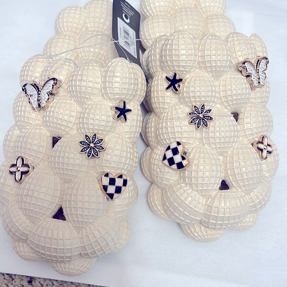 CoXist-Bubble Slides w/ Designer Inspired Charms-Sz 9-NWT - Picture 2 of 7